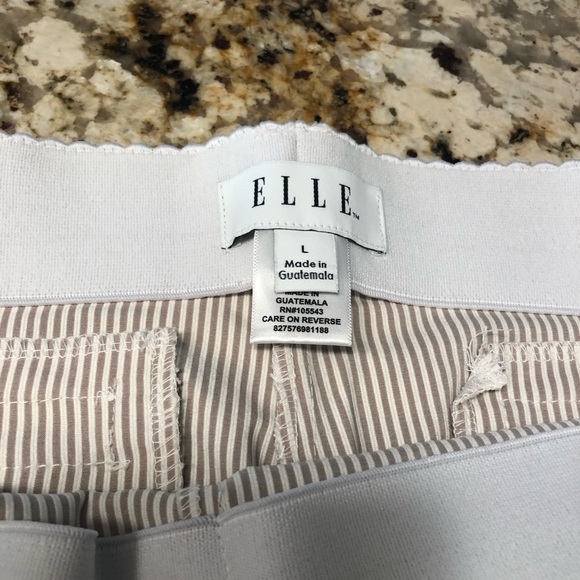 ELLE stretchy tan and white striped shorts. Flattering fit faux pockets size L - Picture 4 of 8
